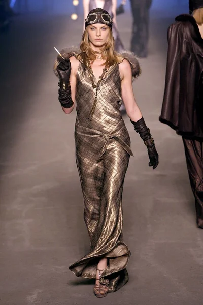 Look 49